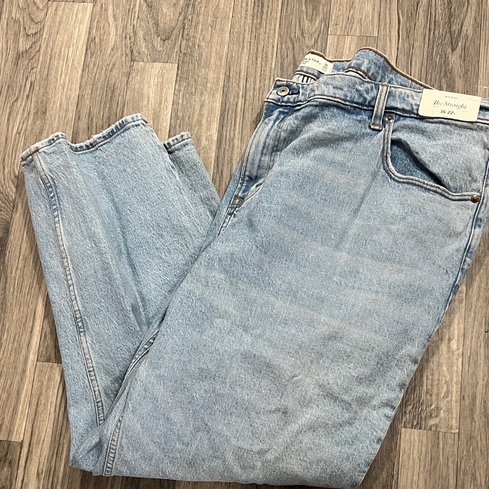NWT Abercrombie straight jeans plus size 22 short